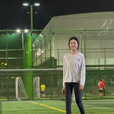 罗伟
